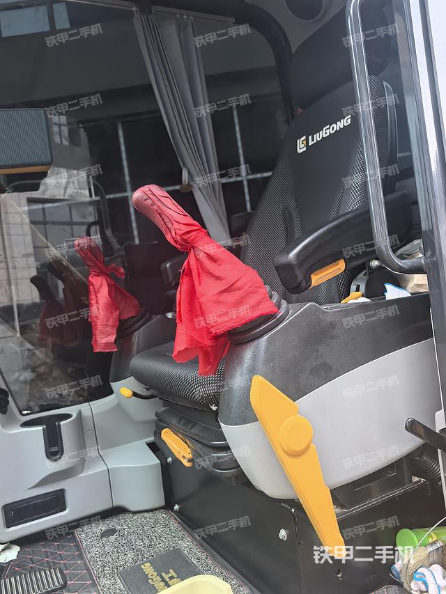 驾驶室整体（整机外观）