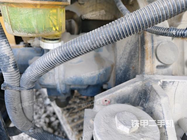 液壓泵艙室正面整體(整機外觀) 液壓泵艙室正面整體(整機外觀)