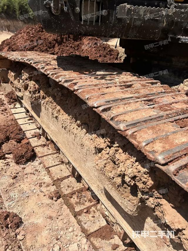 左侧履带整体 (行走机构) 左侧履带整体 (行走机构)