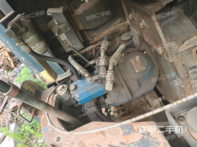 液壓泵艙室正面整體（整機(jī)外觀）