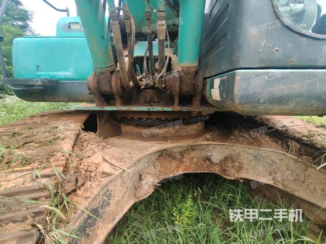 转盘和下车架正前(工作和回转装置) 转盘和下车架正前(工作和回转装置)