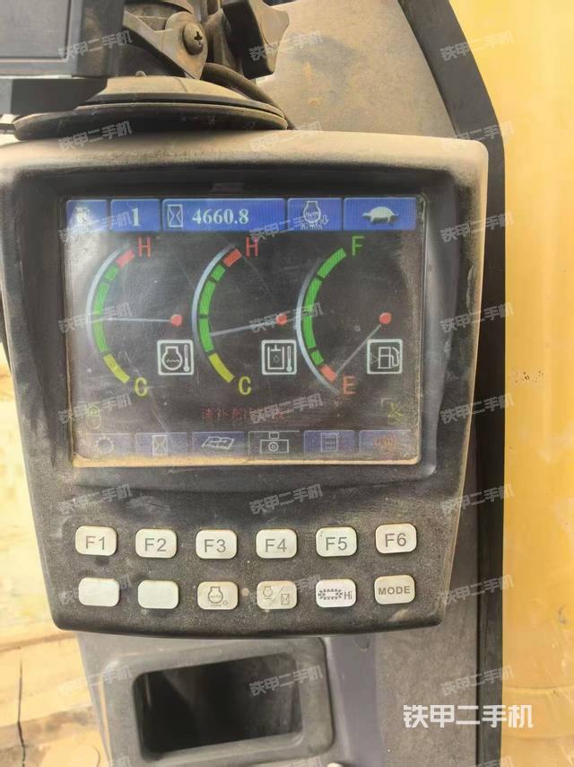 駕駛室整體(整機(jī)外觀) 駕駛室整體(整機(jī)外觀)