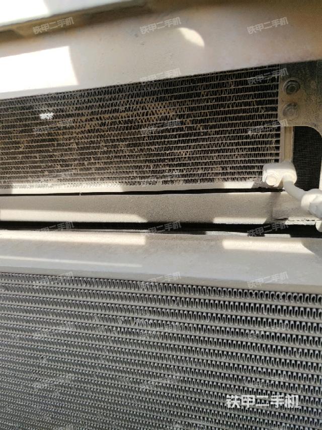 散熱器正面(大件艙室) 散熱器正面(大件艙室)