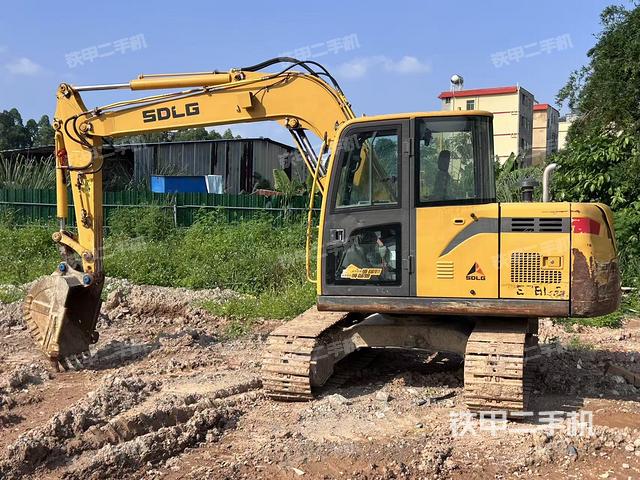 山東臨工E680F挖掘機(jī)