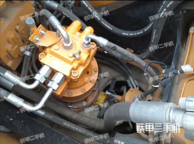 回转马达和主控阀（整机外观）