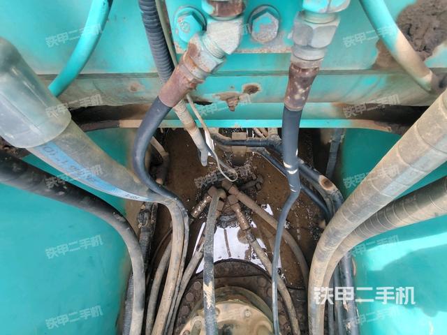 中央回转接头特写(上车部件) 中央回转接头特写(上车部件)