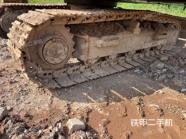 單側(cè)履帶整體(整機外觀) 單側(cè)履帶整體(整機外觀)