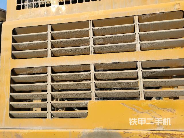 散熱器正面(大件艙室) 散熱器正面(大件艙室)