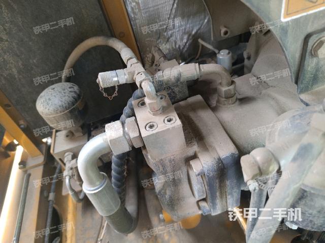 液壓泵艙室正面整體(整機(jī)外觀) 液壓泵艙室正面整體(整機(jī)外觀)