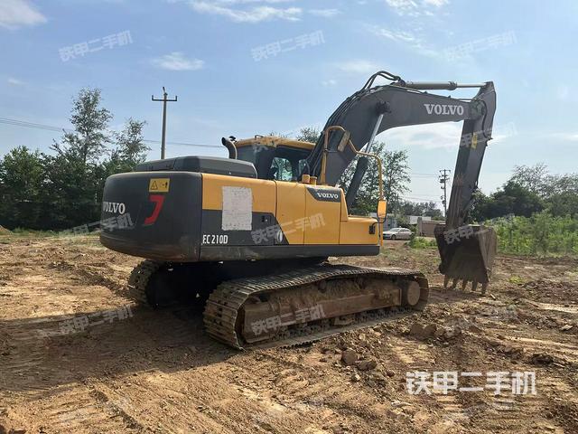 沃尔沃EC210D挖掘机的设备实拍-第2张实拍照片
