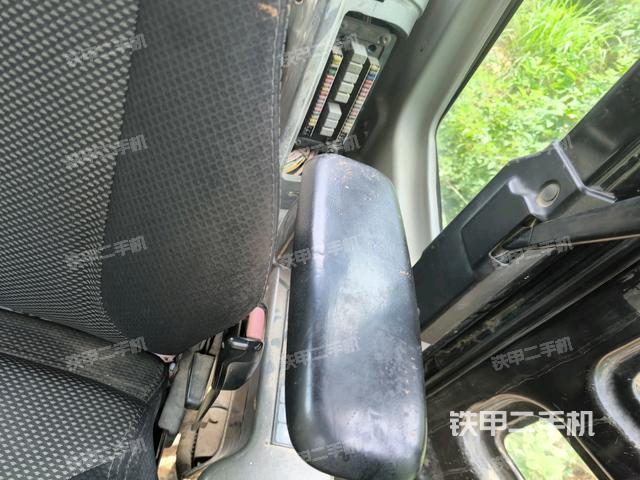 座椅后部(駕駛室部分) 座椅后部(駕駛室部分)