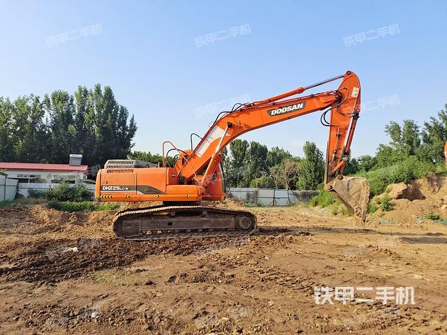 整機(jī)右后45°(整機(jī)外觀) 整機(jī)右后45°(整機(jī)外觀)