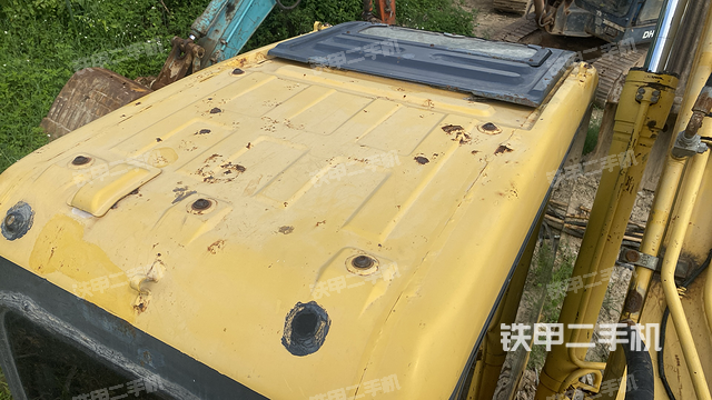 驾驶室顶部（整机外观）