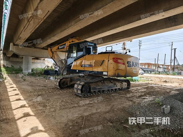 三一重工SY215C挖掘機(jī)