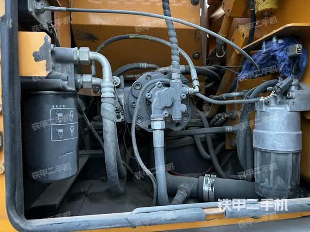 液壓泵艙室正面整體(整機(jī)外觀(guān)) 液壓泵艙室正面整體(整機(jī)外觀(guān))