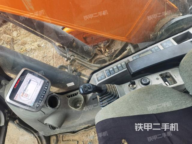 駕駛室整體(整機外觀) 駕駛室整體(整機外觀)