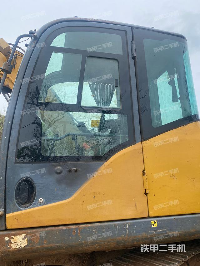 駕駛室整體(整機外觀) 駕駛室整體(整機外觀)