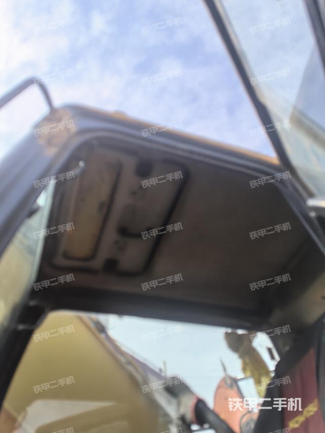 駕駛室整體(整機(jī)外觀) 駕駛室整體(整機(jī)外觀)