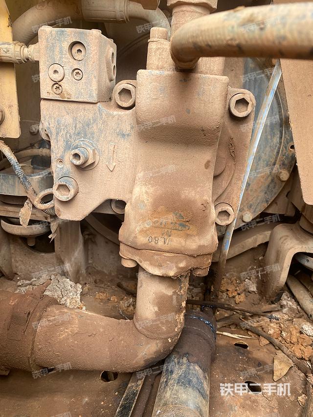 液壓泵艙室正面整體(整機外觀) 液壓泵艙室正面整體(整機外觀)