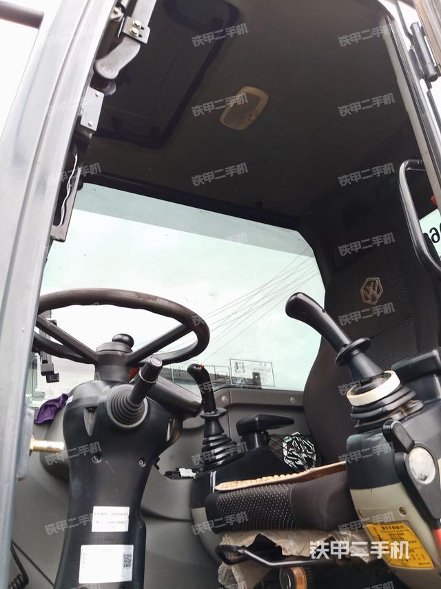 驾驶室整体（整机外观）