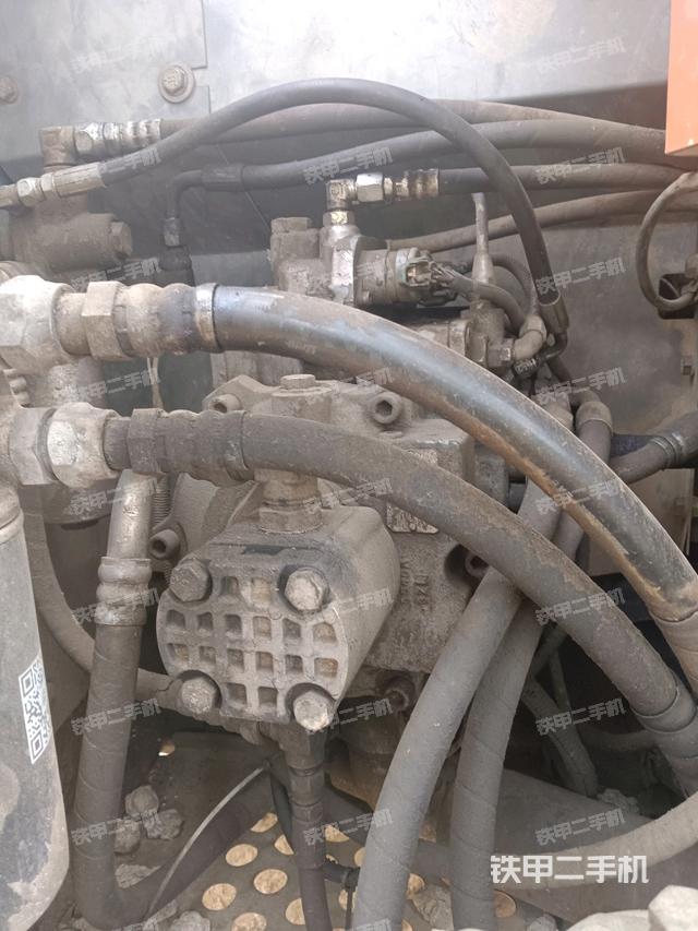 液壓泵艙室正面整體(整機(jī)外觀) 液壓泵艙室正面整體(整機(jī)外觀)