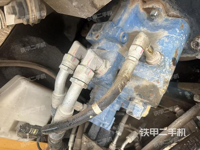 液壓泵艙室正面整體（整機(jī)外觀）
