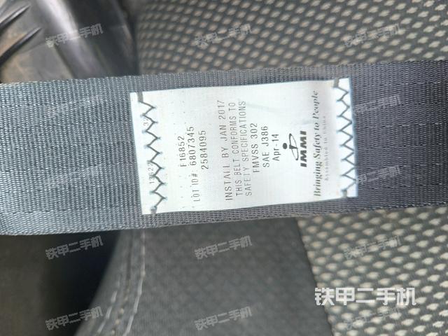 座椅右側(cè)控制臺/鑰匙門/油門/含右手柄(駕駛室部分) 座椅右側(cè)控制臺/鑰匙門/油門/含右手柄(駕駛室部分)