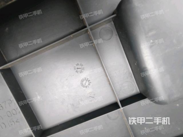 右侧玻璃角标(驾驶室部分) 右侧玻璃角标(驾驶室部分)