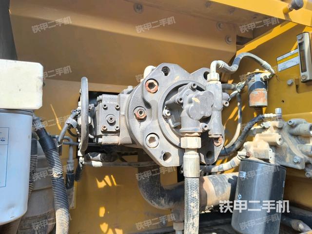 液壓泵艙室正面整體(整機(jī)外觀) 液壓泵艙室正面整體(整機(jī)外觀)