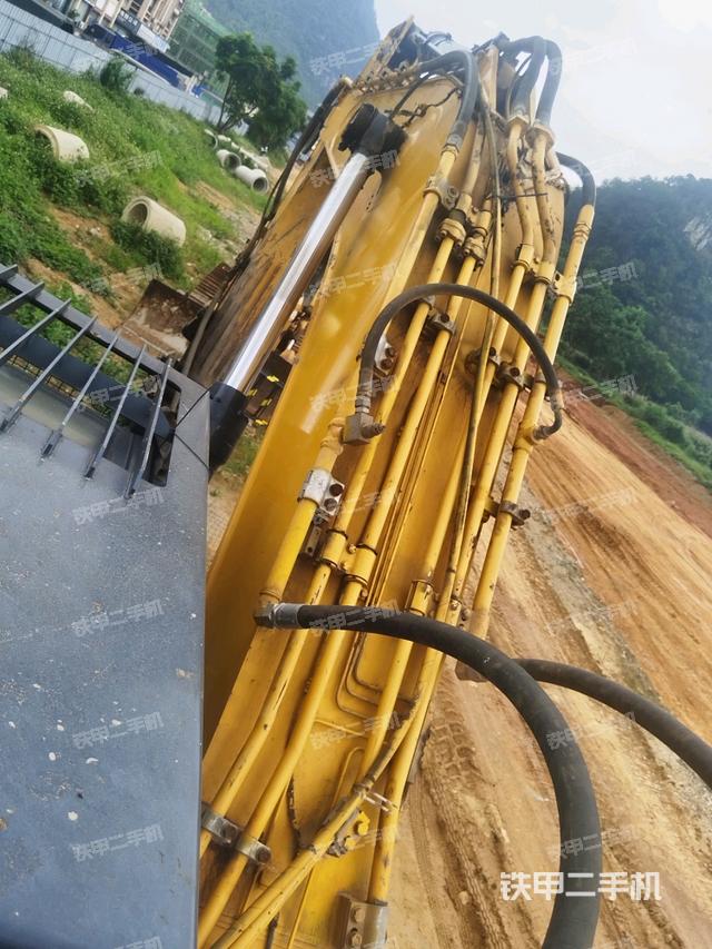 大臂背部俯視(工作和回轉(zhuǎn)裝置) 大臂背部俯視(工作和回轉(zhuǎn)裝置)