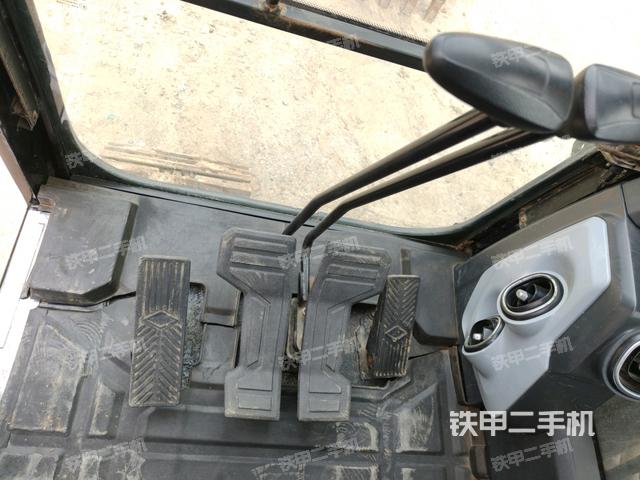 后窗玻璃角標(駕駛室部分) 后窗玻璃角標(駕駛室部分)