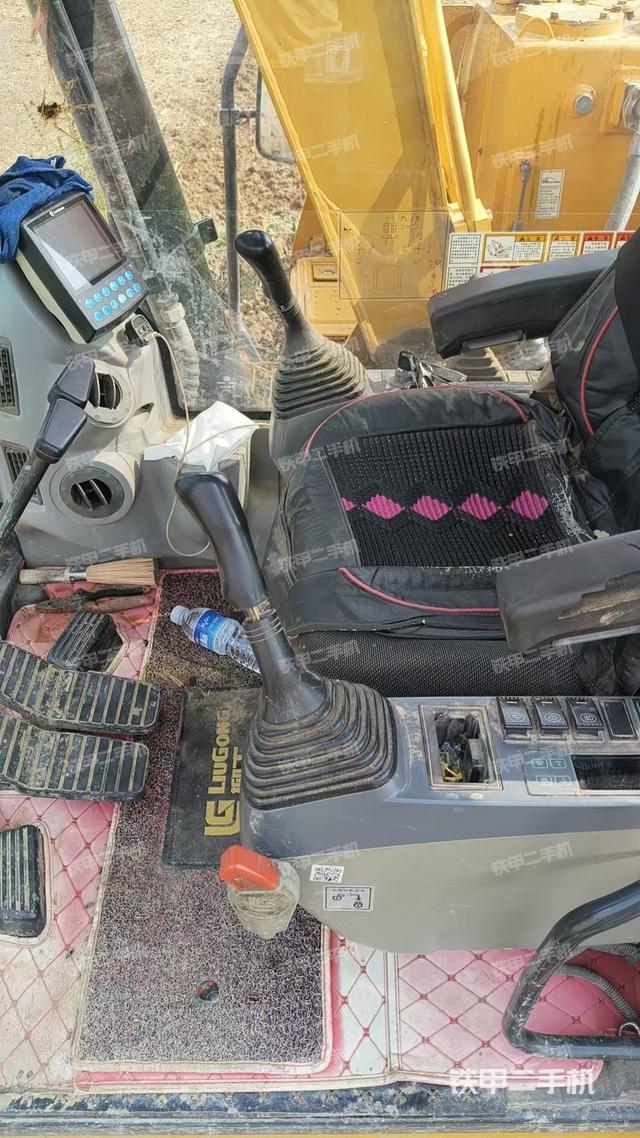 驾驶室整体（整机外观）