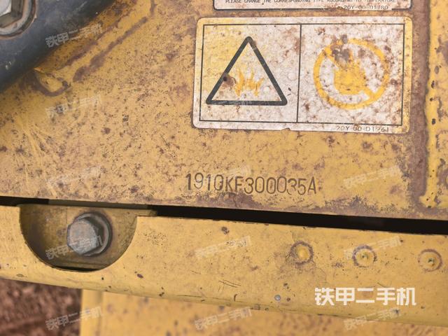 氣門室蓋螺絲特寫(上車部件) 氣門室蓋螺絲特寫(上車部件)