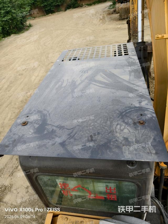 驾驶室顶部(整机外观) 驾驶室顶部(整机外观)