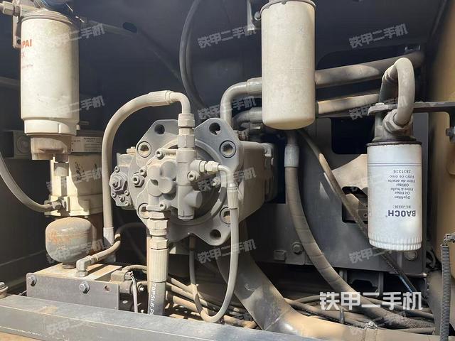 液壓泵艙室正面整體(整機(jī)外觀) 液壓泵艙室正面整體(整機(jī)外觀)
