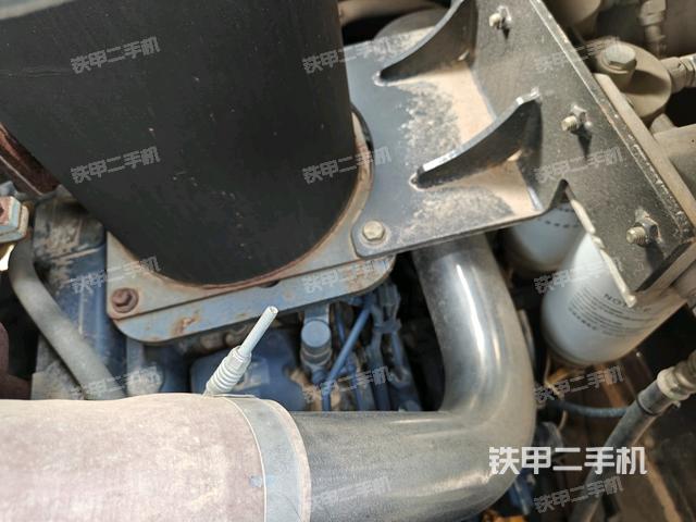 發(fā)動機上部全景（壓路機發(fā)動機艙）