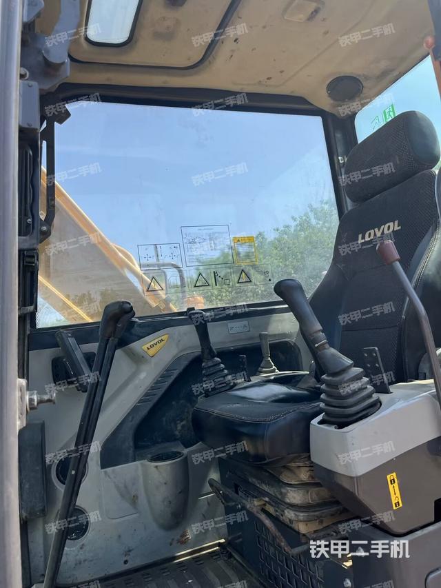 駕駛室整體（整機(jī)外觀）