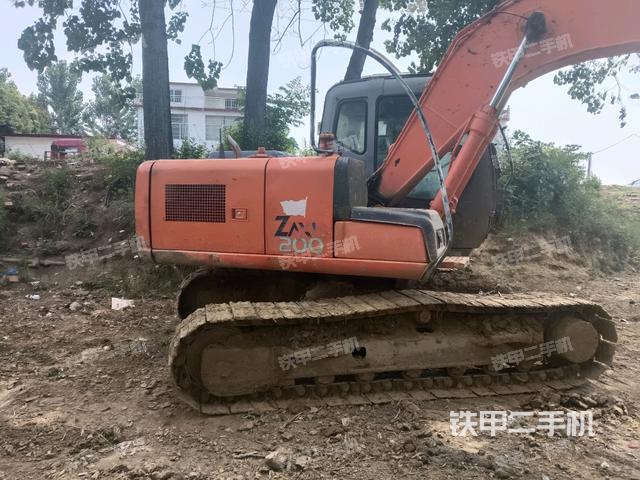 單側(cè)履帶整體(整機(jī)外觀) 單側(cè)履帶整體(整機(jī)外觀)