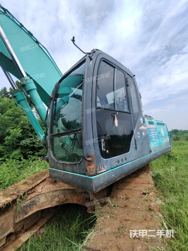 驾驶室左前45度(驾驶室部分) 驾驶室左前45度(驾驶室部分)