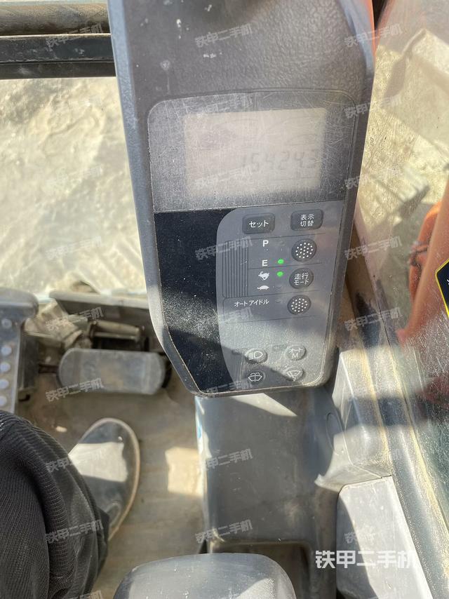 駕駛室整體(整機外觀) 駕駛室整體(整機外觀)