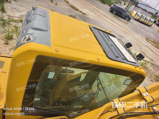 驾驶室顶部(整机外观) 驾驶室顶部(整机外观)