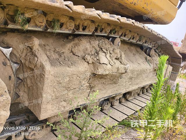 单侧履带整体(整机外观) 单侧履带整体(整机外观)