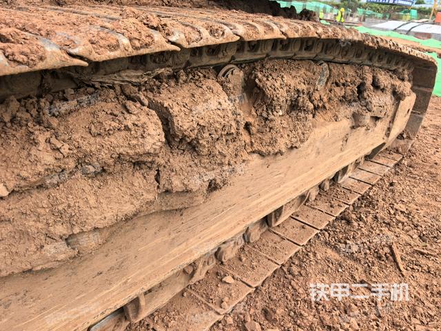 右側(cè)履帶整體(行走機(jī)構(gòu)) 右側(cè)履帶整體(行走機(jī)構(gòu))