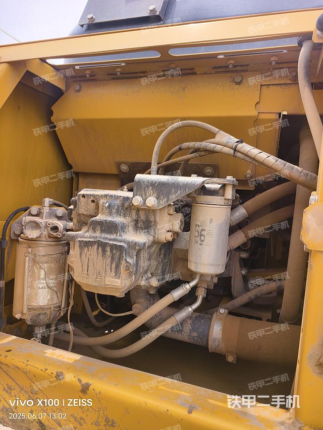 液压泵舱室正面整体(整机外观) 液压泵舱室正面整体(整机外观)