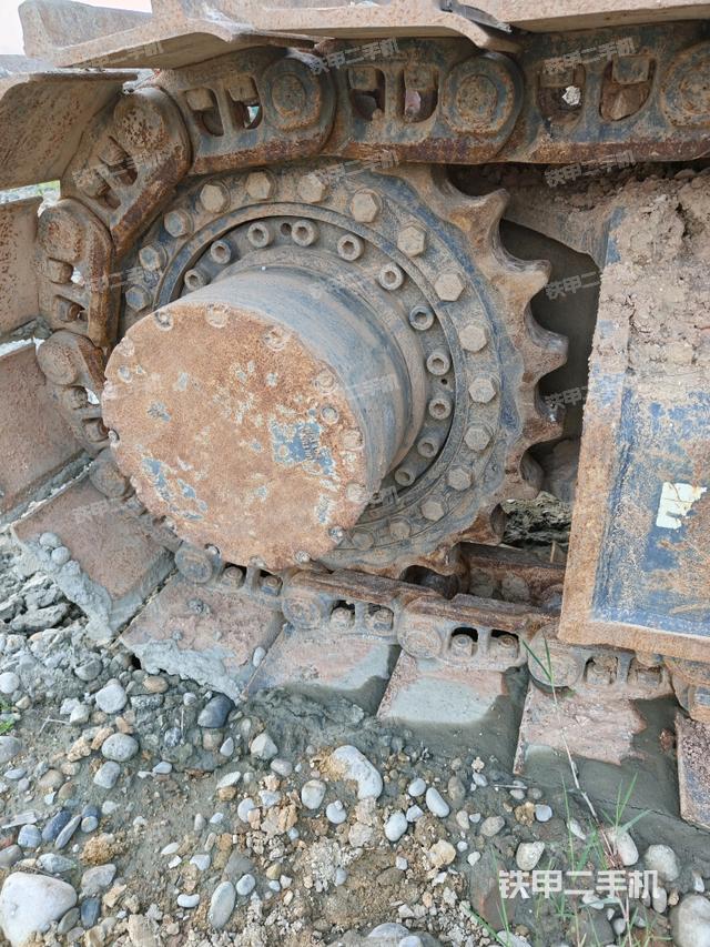 左导向轮(行走机构) 左导向轮(行走机构)