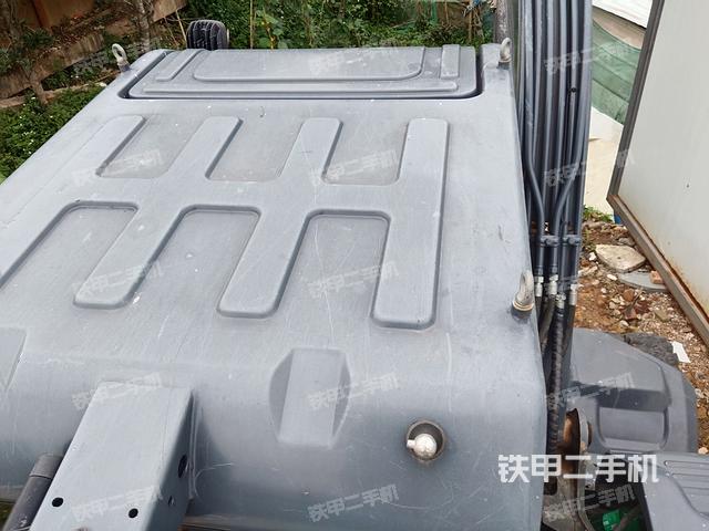 驾驶室顶部（整机外观）