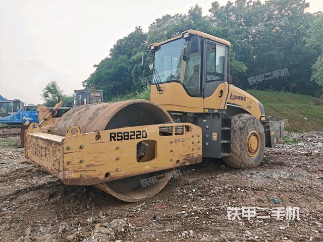 正前（壓路機整機外觀）