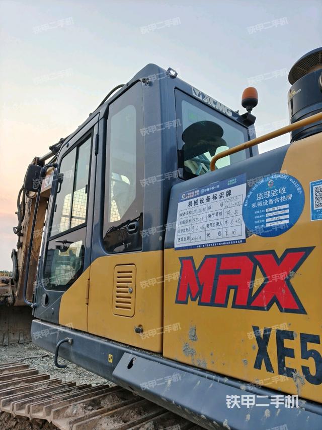 座椅左侧控制台/音响/含左手柄(驾驶室部分) 座椅左侧控制台/音响/含左手柄(驾驶室部分)