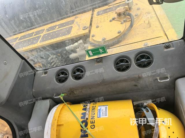左后方玻璃角標(biāo)(駕駛室部分) 左后方玻璃角標(biāo)(駕駛室部分)