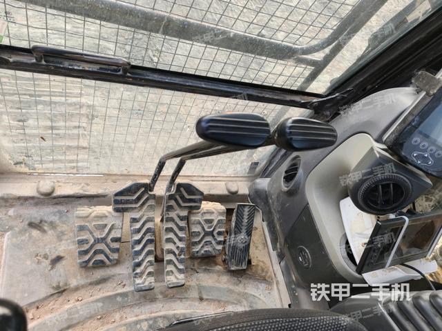 后窗玻璃角標(駕駛室部分) 后窗玻璃角標(駕駛室部分)
